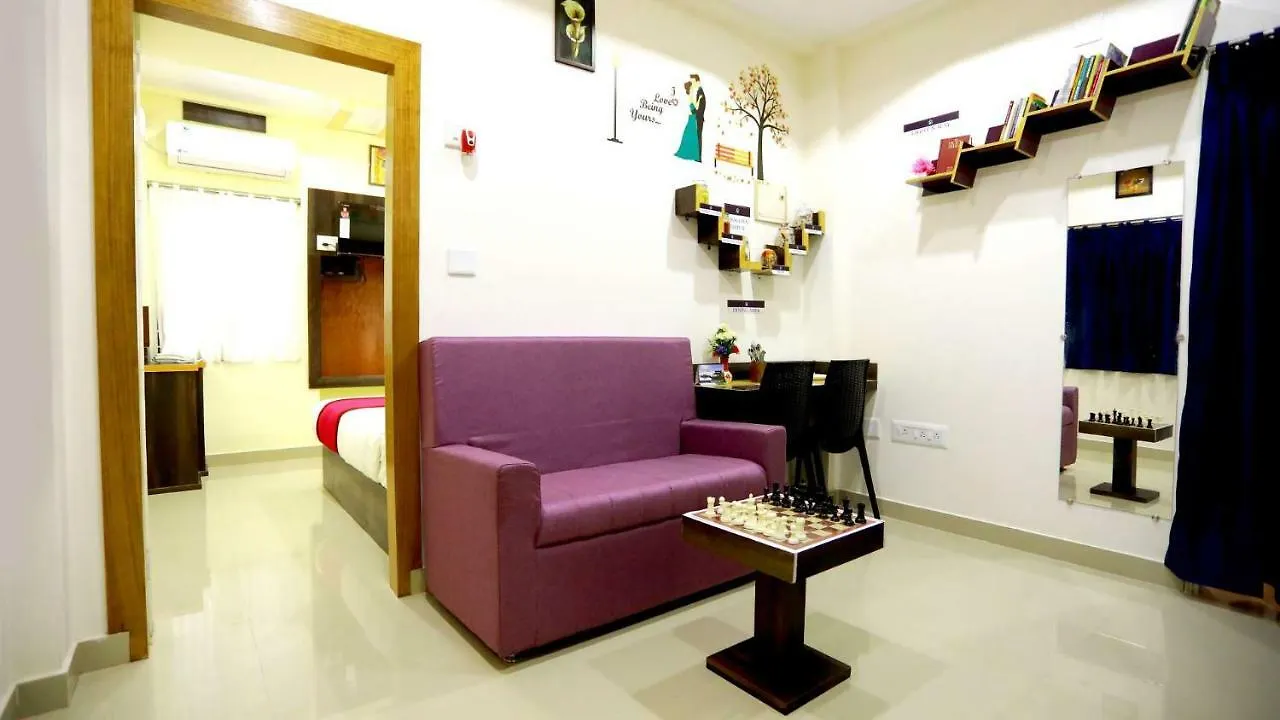 Base9 Cochin Airport Hotel Недумбассери